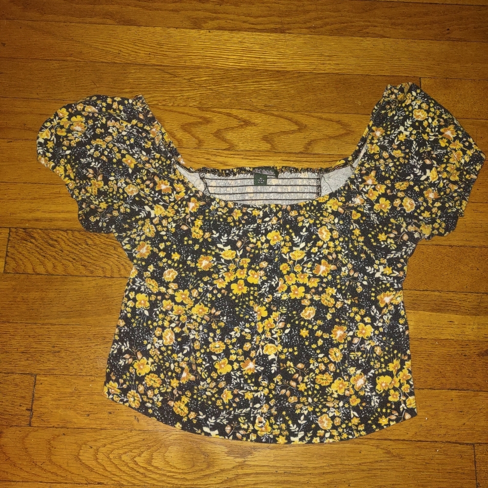 cute floral off the shoulder puff sleeve crop top from wild fable size medium